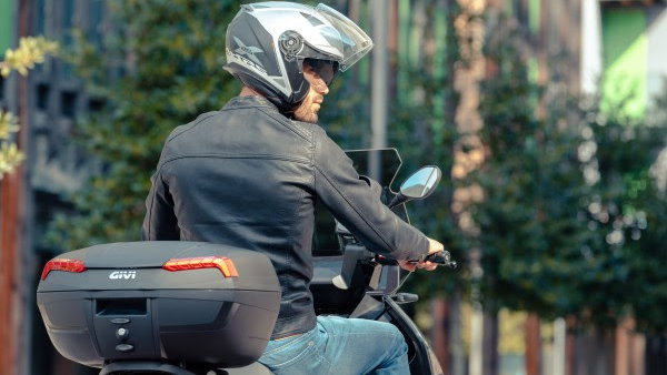 Givi Riviera E46 top box. - Givi